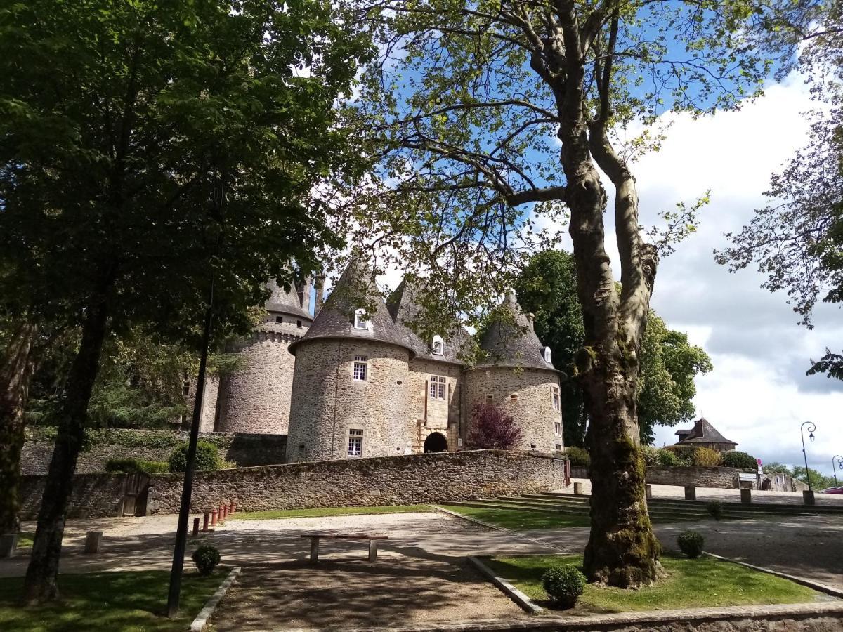 Le Grand Guillaume Saint-Sornin-Lavolps Exterior foto